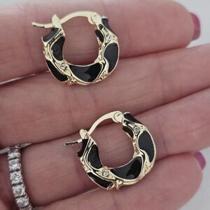 New Vintage Design Enamel & Metal Texture Small Hoop Earrings In Black